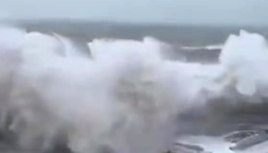море, шторм