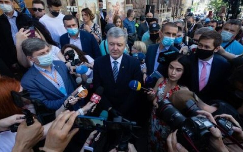 Порошенко заявив, що Україна повертається в часи Януковича