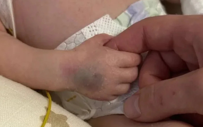 Новонародженого сина жінки, яка загинула під час обстрілу Києва, виписують із лікарні