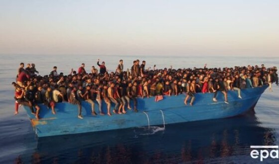 Берегова охорона Італії в маленькому рибальському човні виявила рекордну кількість мігрантів