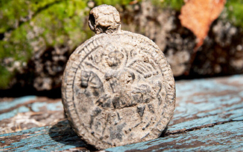 У Криму в стародавньому місті знайшли унікальний візантійський медальйон