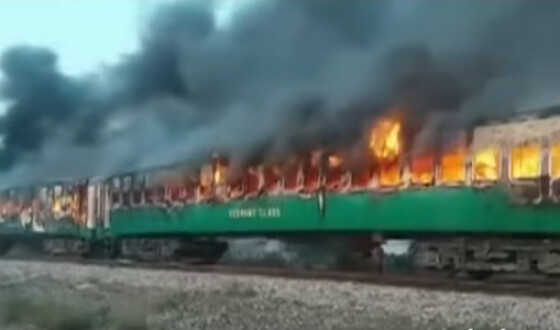 У Пакистані уточнили число жертв через пожежу в потязі