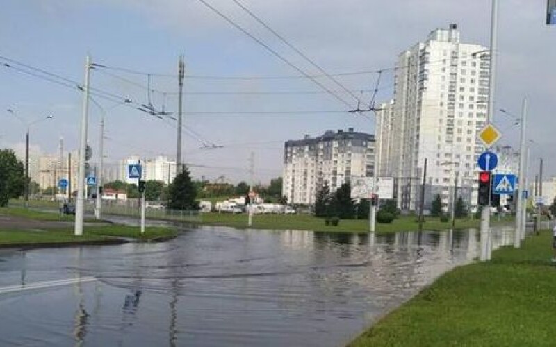 У Мінську оголосили помаранчевий рівень небезпеки через рясні дощі