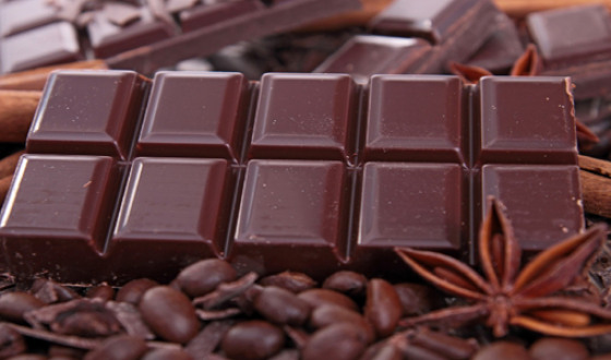 Кілька шматочків чорного шоколаду на день помітно покращує стан здоров&#8217;я людини