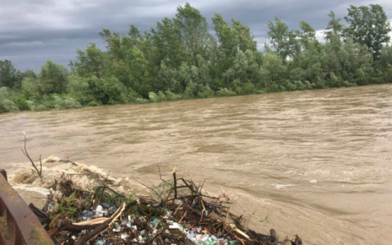На Львівщині через негоду затоплено понад 100 житлових будинків