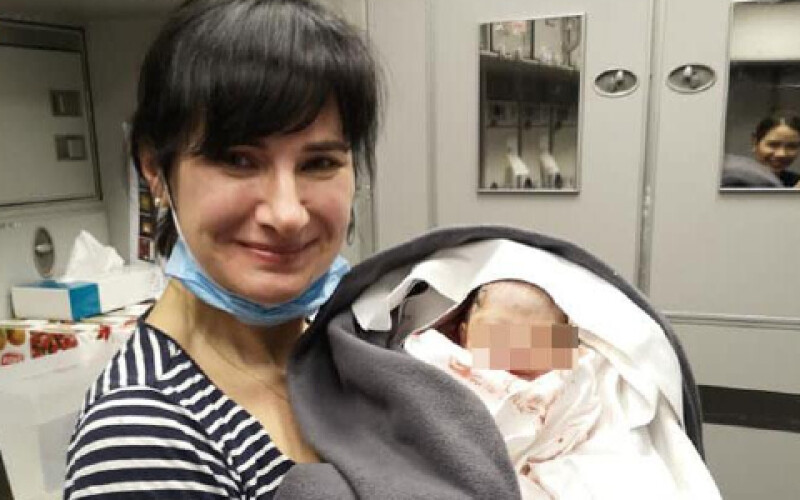 Киевлянка приняла роды в самолёте во время перелёта в Бангкок