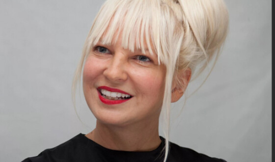 Співачка Sia звинуватила Шайю ЛаБафа в насильстві