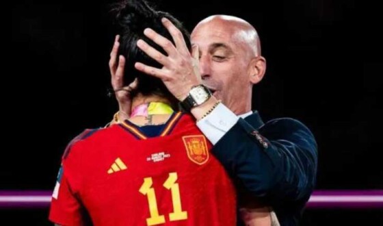 Президент Федерації футболу Іспанії подав у відставку після скандалу з поцілунком