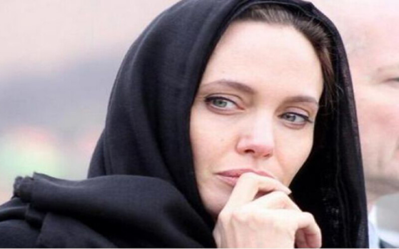 Анджелина Джоли рассказала о болезни матери