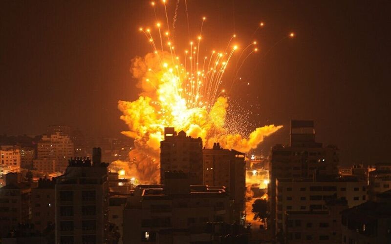 Армія Ізраїлю продовжила завдавати ударів по сектору Газа