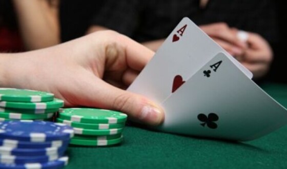 У США помер професійний гравець у покер Дойл Брансон