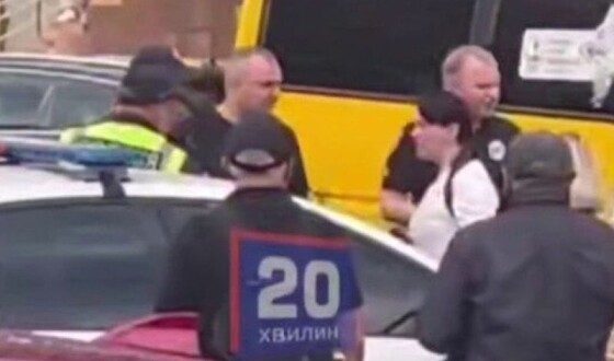 У Вінниці мітингувальники «відбивали» ухилянта у поліції