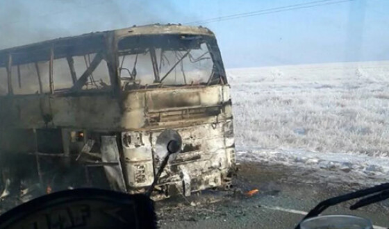 В Казахстане сгорел автобус, 52 человека сгорели заживо