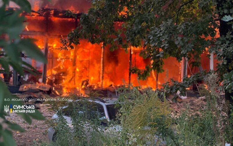 Окупанти вдарили дронами по промисловій зоні Сум