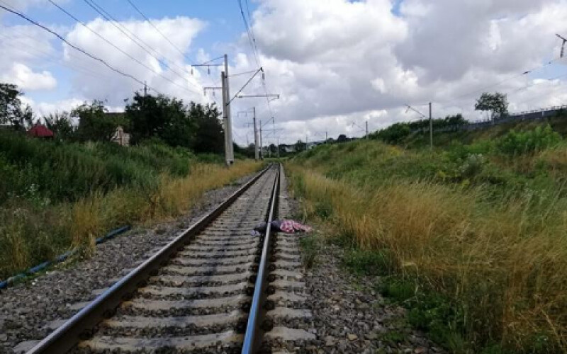 Під Тернополем поїзд переїхав жінку навпіл