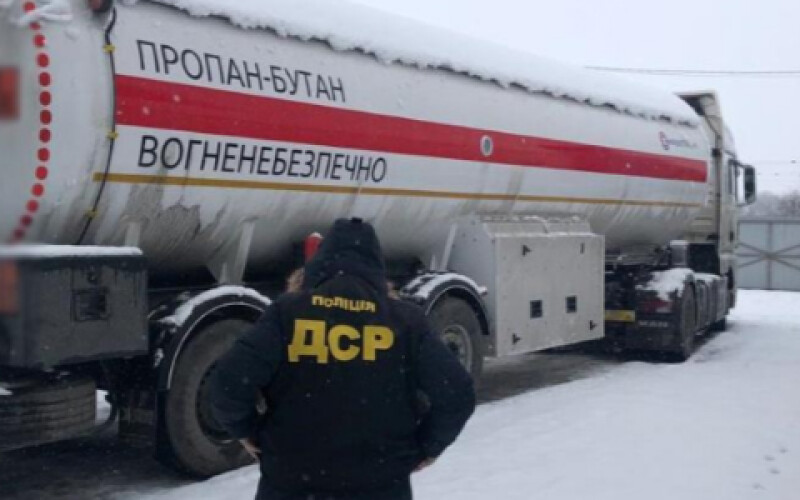 На Дніпропетровщині заправляли авто побутовим газом