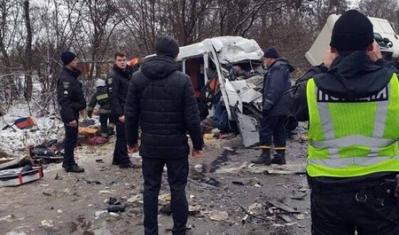На Чернігівщині після зіткнення маршрутки та вантажівки загинуло 13 людей