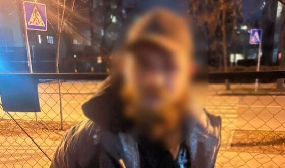 У центрі Києва зухвало пограбували військового