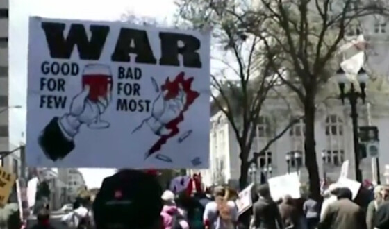 В США проходят массовые протесты против ударов по Сирии