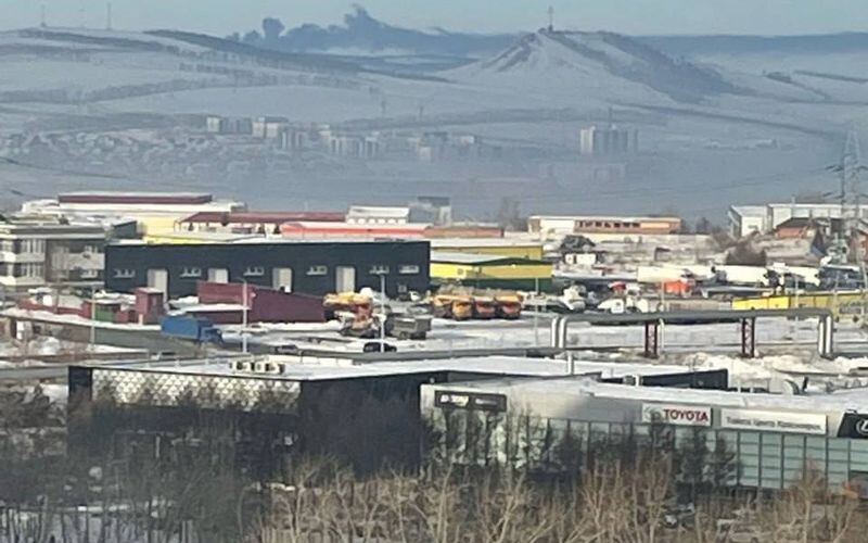 У Красноярському краї потужна пожежа охопила цех з виробництва аерочовнів