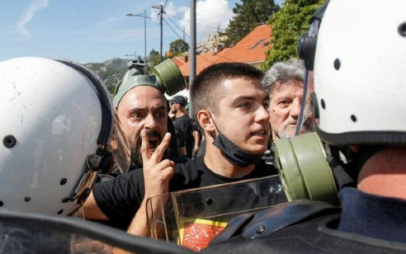Чорногорська поліція влаштувала розгін націоналістів за допомогою сльозогінного газу
