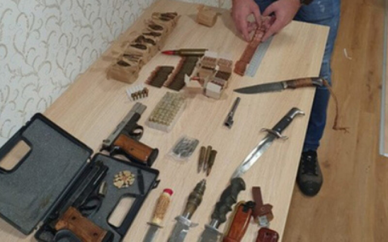 СБУ затримала осіб, які торгували зброєю, викраденою на Донбасі