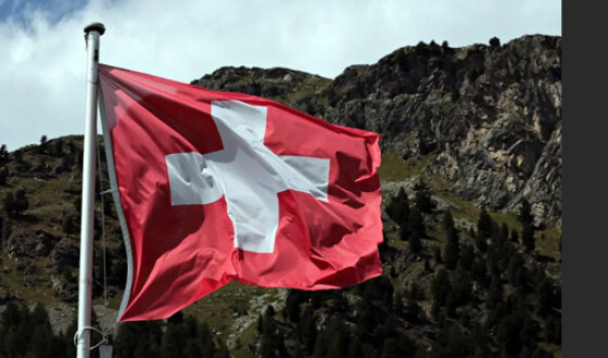 Швейцария запретила собираться компаниями более пяти человек