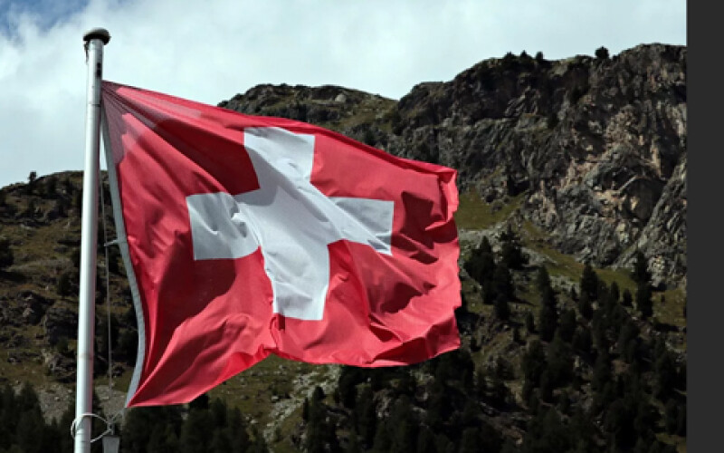 Швейцария запретила собираться компаниями более пяти человек
