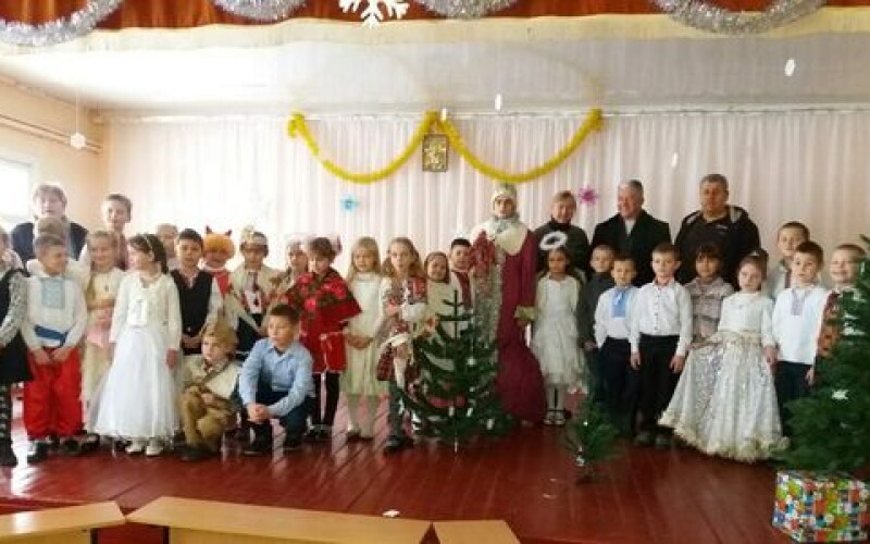 Громадські активісти подарували дітворі Броварщини свято Миколая