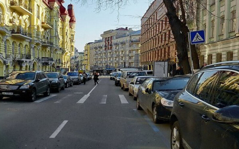 В центре Киева могут запретить парковку