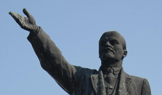 В Одеській області у селі Андріївка демонтували пам&#8217;ятник Леніну
