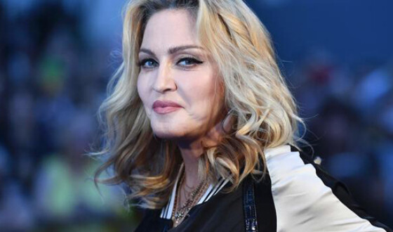 Мадонна побила рекорды по количеству сценичных костюмов