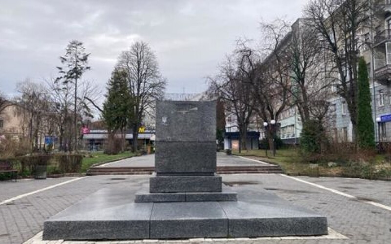 У місті Тернополі демонтували пам&#8217;ятник російському поетові Олександру Пушкіну