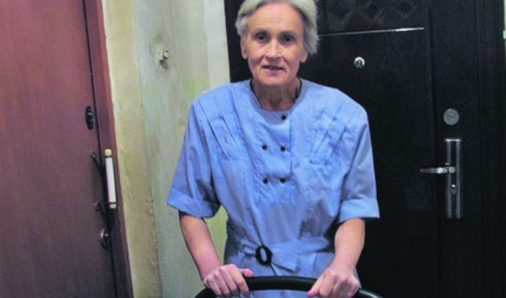 Померла найстарша матір України, яка народила доньку у 65 років