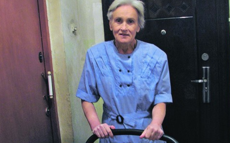 Померла найстарша матір України, яка народила доньку у 65 років