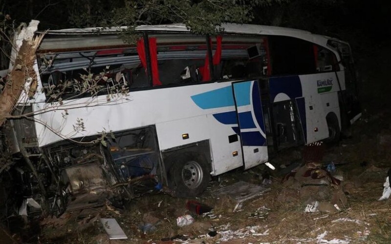 У Туреччині перекинувся пасажирський автобус: є загиблі