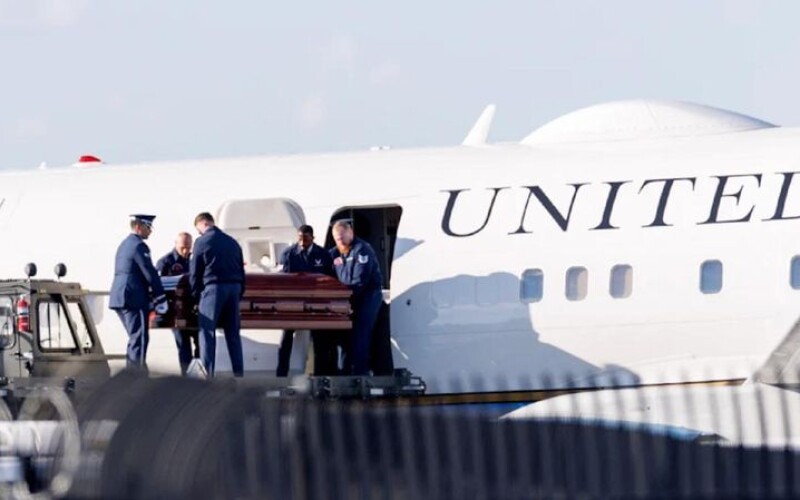 У США прощаються з Чарлі Кірком: тіло активіста доставили до Арізони