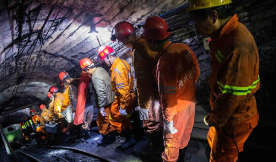 Понад 20 людей застрягли в вугільній шахті Синьцзяна через аварію