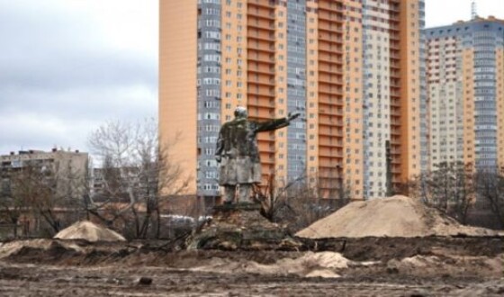В Киеве строители обнаружили памятник Ленину