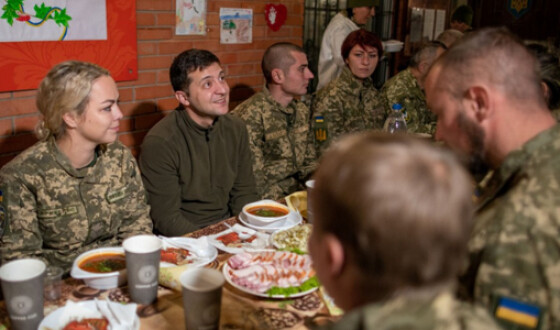 Зеленский в День ВСУ посетил военных на передовой Донбасса. Фото
