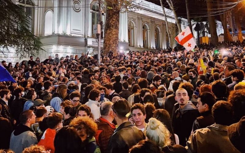 Біля парламенту Грузії в Тбілісі почався жорсткий розгін протестувальників