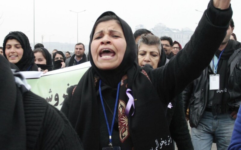 У Кабулі жінки вийшли на протест проти закриття в країні салонів краси
