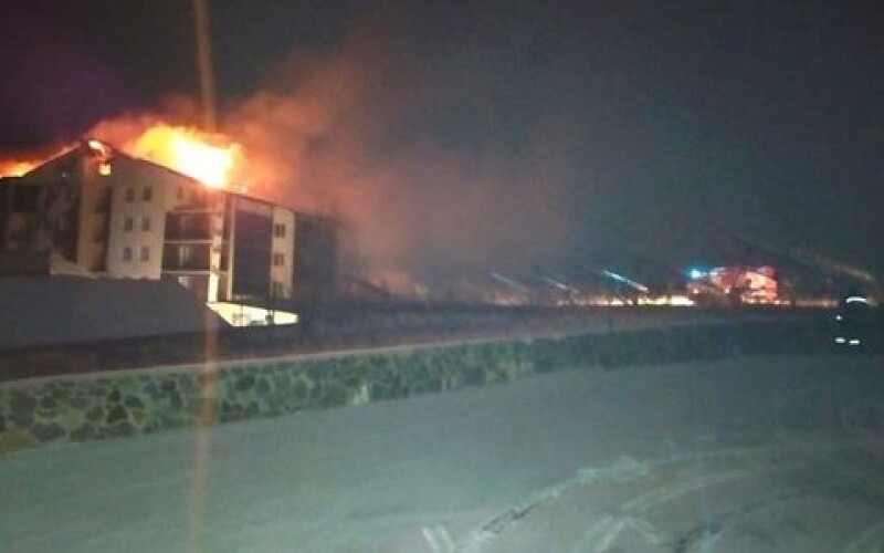 На Вінниччині сталася в шестиповерховому отелі вночі пожежа: є загиблі люди