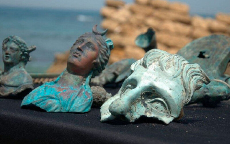 Біля берегів Ізраїлю дайвери знайшли скарб з давньоримськими скарбами