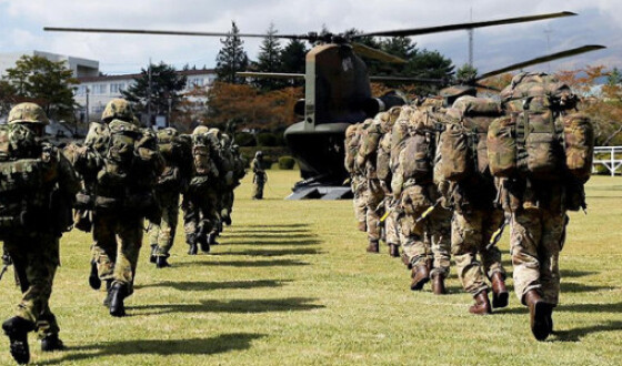 Влада Великобританії залучить військових для доставки їжі в супермаркети