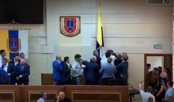 Засідання Одеської обласної ради розпочалося з масової бійки