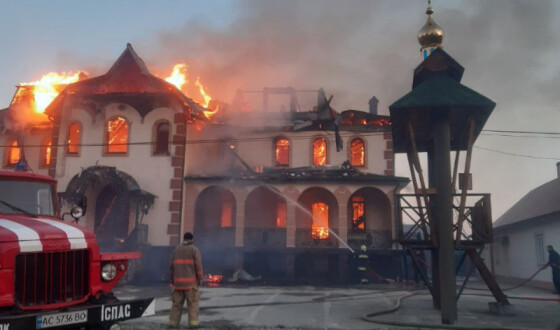 Вночі в Чернівецькій області підпалили храм Іова Почаєвського