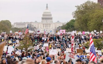 У США у понад 300 містах розпочалися антитрампівські протести
