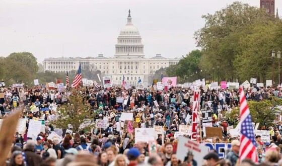 У США у понад 300 містах розпочалися антитрампівські протести