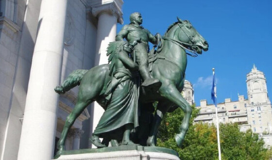 Пам&#8217;ятник Рузвельту з африканцем та індіанцем прибрали у Нью-Йорку